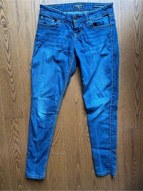 Guess Skinny Jeans in Medium Blue Wash